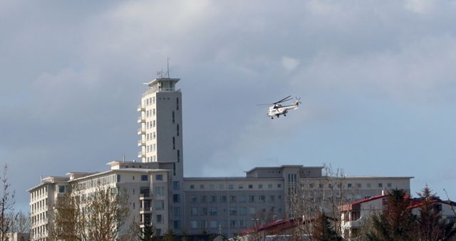 Steinríkur að fljúga yfir Landspítala Háskólasjúkrahúsi í Fossvogi