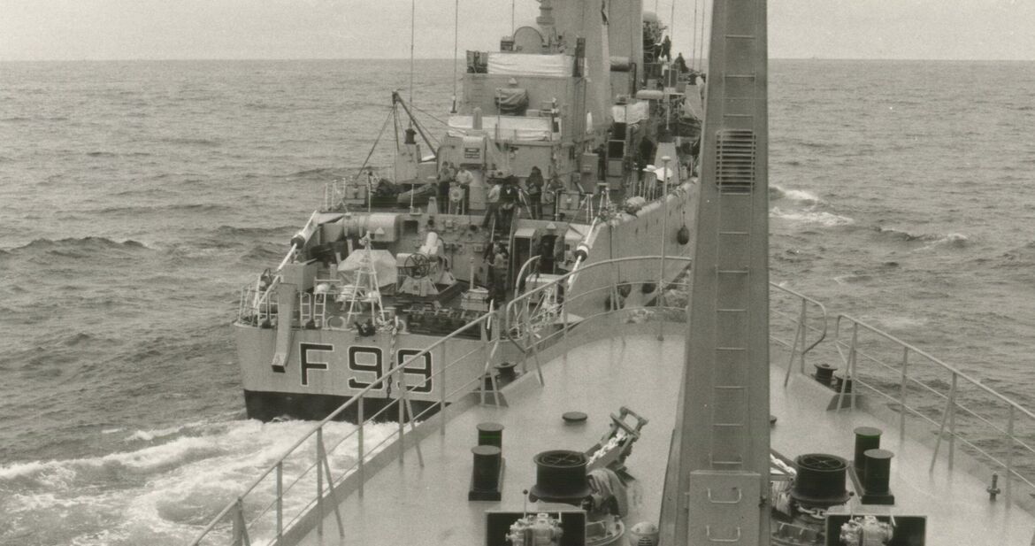36-F-99-keyrir-fyrir-AEGIR-II